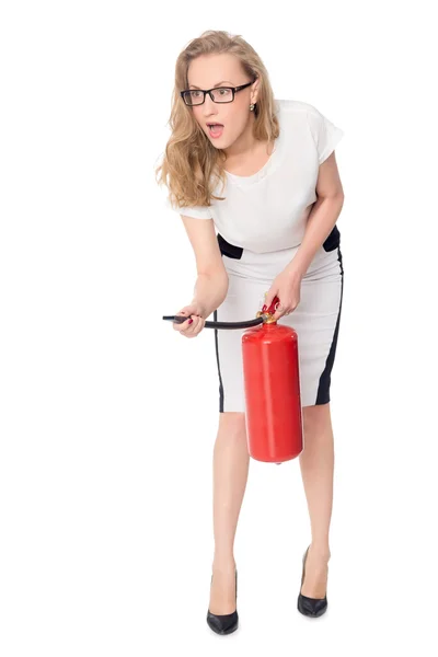 Junge verängstigte Frau mit Feuerlöscher — Stockfoto