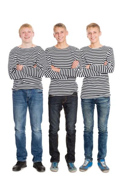 Jongens in een gestreepte shirts met armen gekruist — Stockfoto
