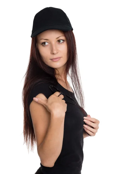 Chica en una gorra de béisbol negro mirando hacia otro lado — Foto de Stock