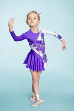 Sevimli kız yedi yıl dans