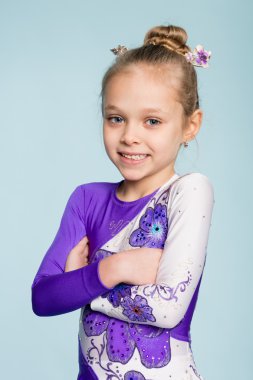 Gülümseyen kız yedi yıl portresi