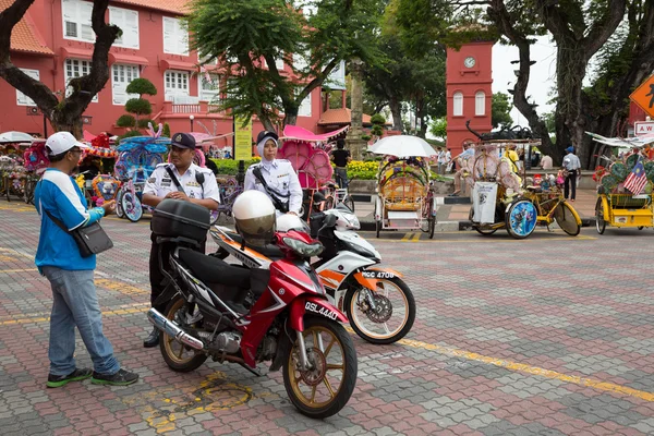 Police on the Dutch square in Malacca, Malasia — Stock Photo, Image