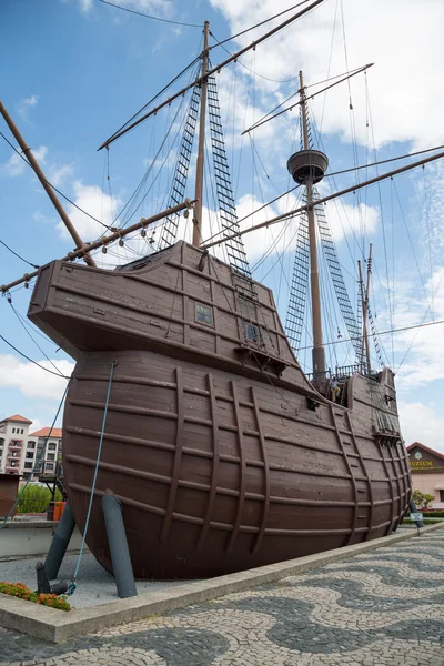 Maritiem Museum in de vorm van een zeilschip — Stockfoto