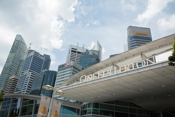 Um Fullerton na orla da Marina Bay em Singapura — Fotografia de Stock