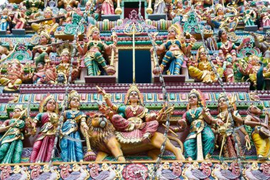 Sri Veerama Kaliamman Tapınağı, Singapur heykelleri