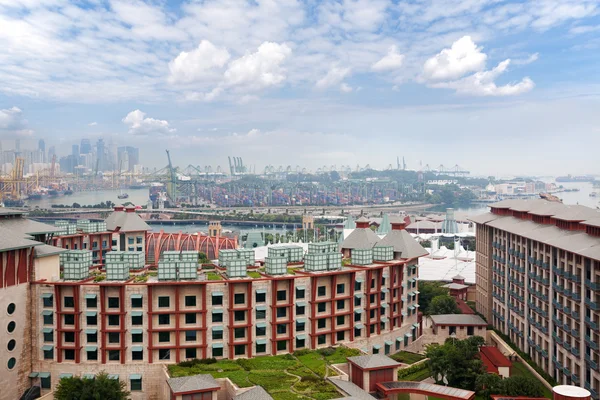 Pohled na ostrov Sentosa a obchodní přístav Singapur — Stock fotografie