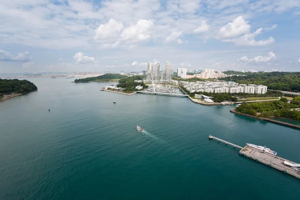 Strait separating the island of Sentosa and Singapore — Stock Photo, Image