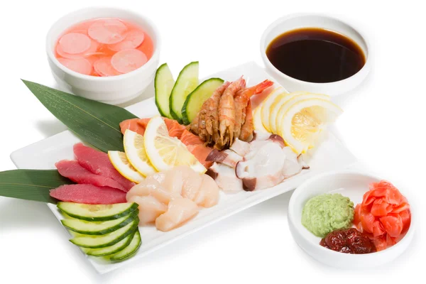 Assortiment van sashimi zeevruchten met hete saus — Stockfoto