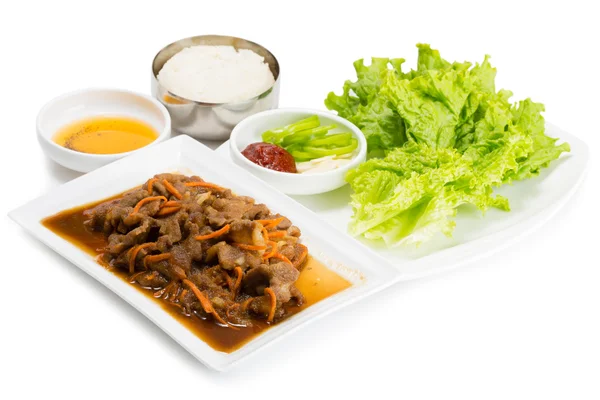 Havuç, soğan ve pirinç ile tavada kızartılmış domuz eti — Stok fotoğraf