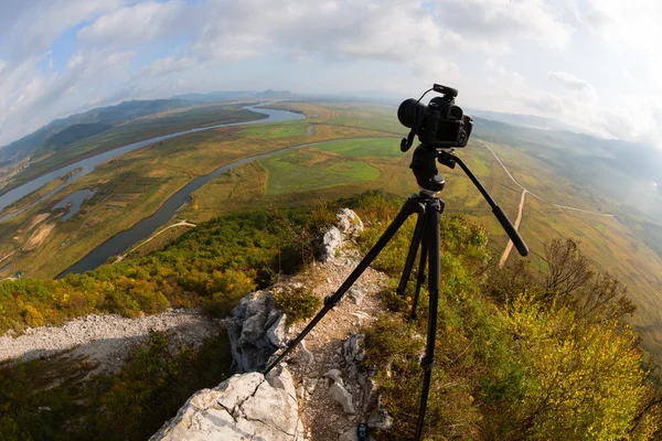 Camera is on a tripod on top of the mountain, fisheye lens — Zdjęcie stockowe