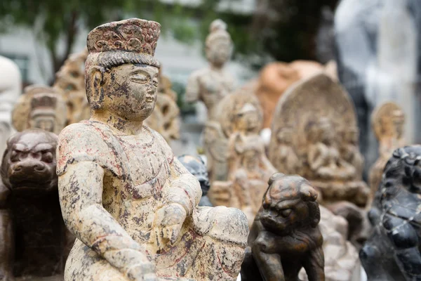 Chinese old sculptures in stone at a flea market — Zdjęcie stockowe