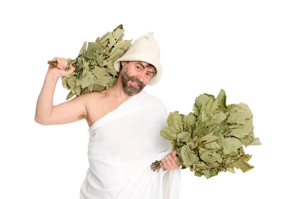 Человек с метлами одетый, русская баня — стоковое фото