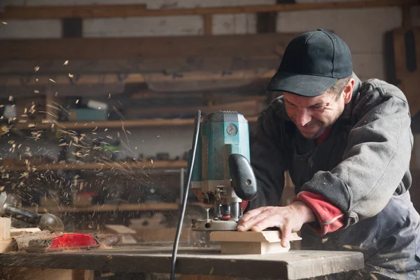 Carpentiere manuale di fresatrice — Foto Stock