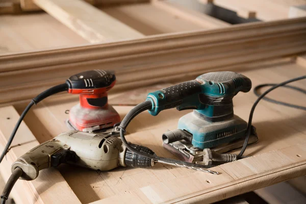 Ferramentas de carpintaria - broca manual e lixadeira — Fotografia de Stock