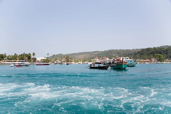 Phi Phi Doh Island is gelegen aan de kust van Thailand — Stockfoto