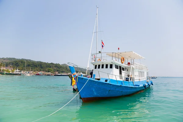 邮轮旅游船锚地岛，泰国 — 图库照片