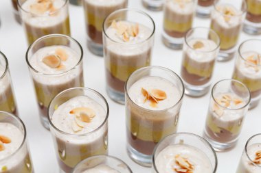 Çikolata, fındık ve yulaf ezmesi krem