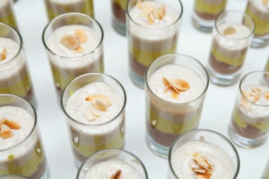 Çikolata, fındık ve yulaf ezmesi krem