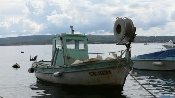 Barco viejo pescador — Vídeos de Stock