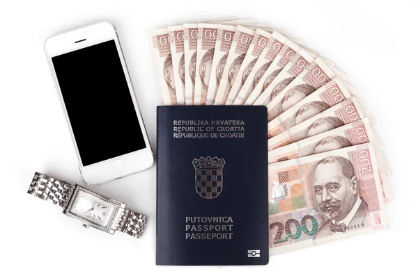Pasaporte croata con objetos de valor, aislado en blanco —  Fotos de Stock