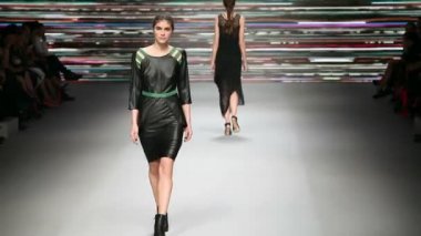 manken üzerinde catwalk