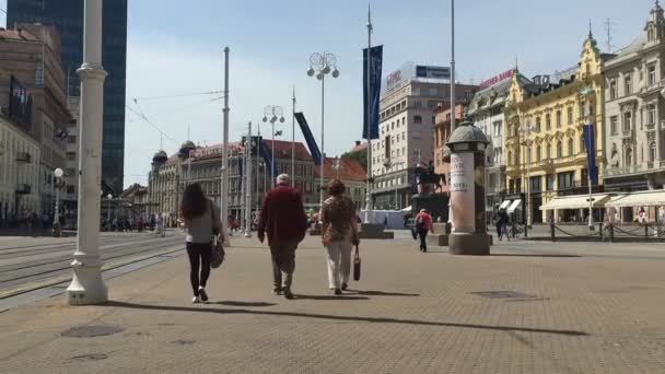 Στην πλατεία Ban jelacic στο Ζάγκρεμπ, Κροατία — Αρχείο Βίντεο