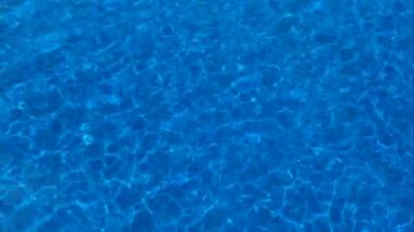 Yüzme Havuzu mavi su yüzeyi