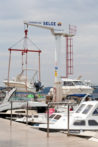 A boat lift in Marina Selce — Stock Photo, Image