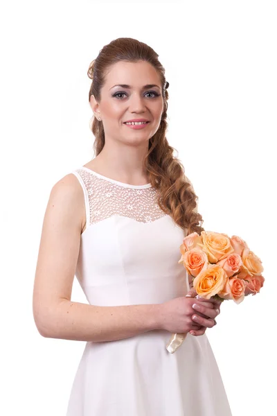 Lyckliga bruden med rosor — Stockfoto