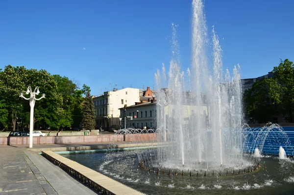 Fontána v Charkově město na jaře — Stock fotografie