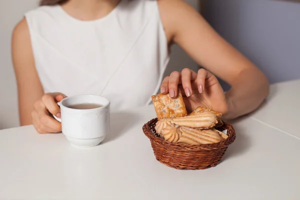 Woman with cookies and tea — Stock Photo, Image