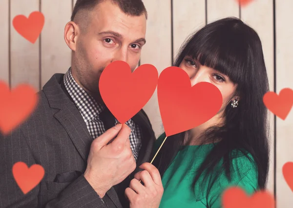 Pareja con corazón rojo — Foto de Stock