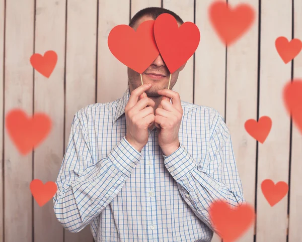 Kırmızı kalpli adam