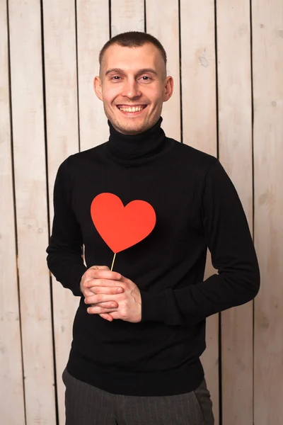 Homem com coração vermelho — Fotografia de Stock