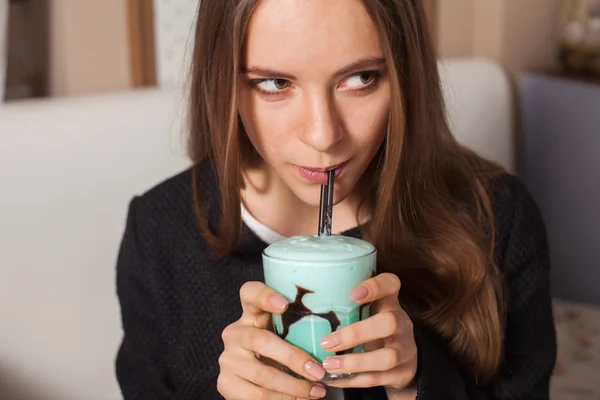 Woman with cocktail — Stock Photo, Image