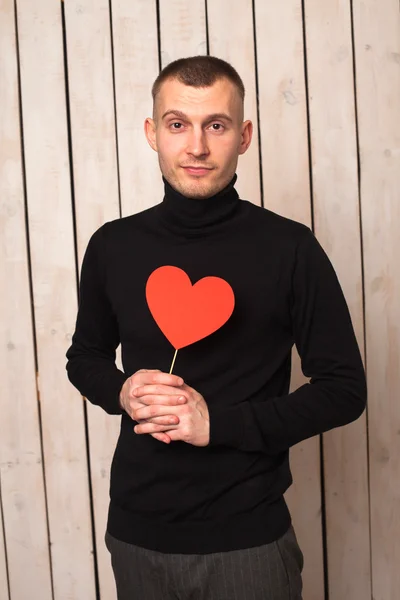 Hombre con corazón rojo — Foto de Stock