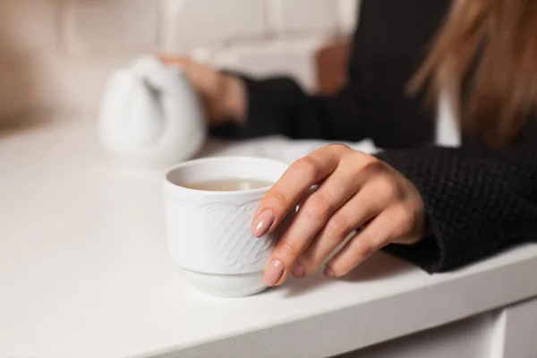 Woman drinking tea — Stock Photo, Image