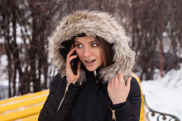 Frau mit Smartphone — Stockfoto