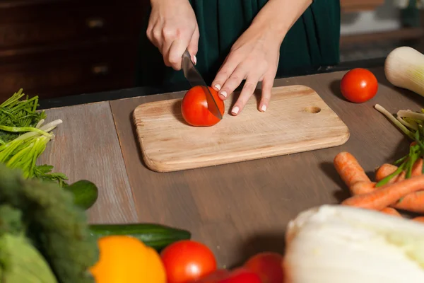 At the table is tomato — Stock Photo, Image