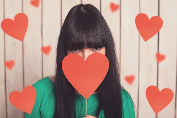 Mujer con corazón rojo —  Fotos de Stock