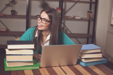 Kadın ve farklı kitaplar