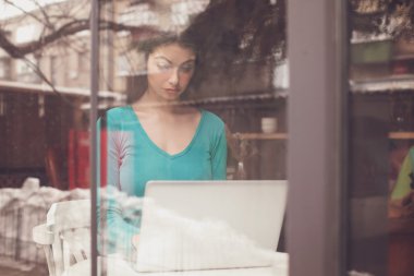 Freelancer penceredir