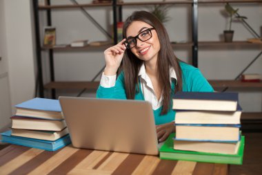 Güleryüzlü woan kitaplar