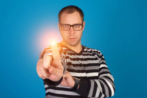 Man tegen bue achtergrond — Stockfoto