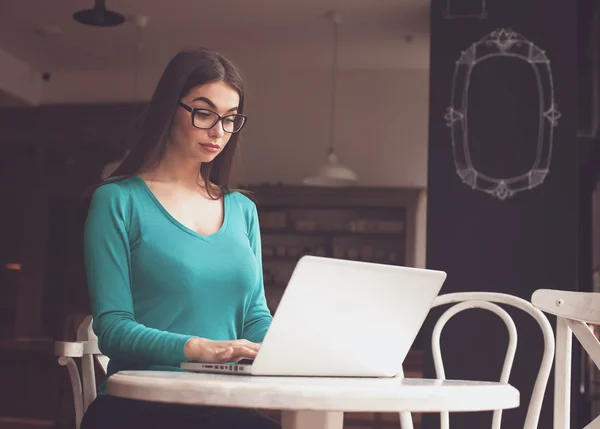 In het blauw is freelancer — Stockfoto