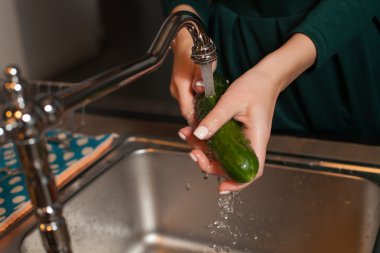 Salatalık su altında olduğunu