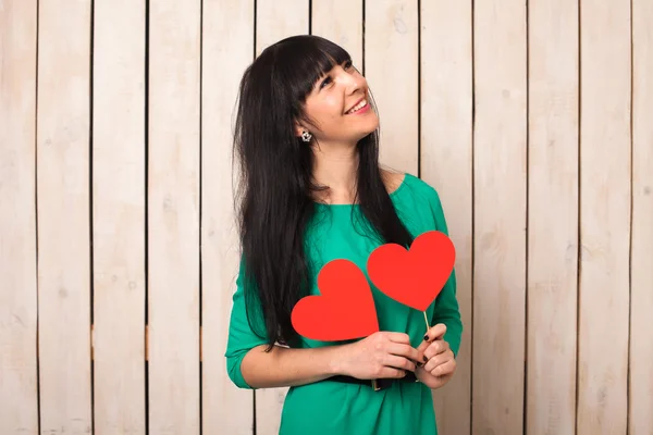 Mujer con corazón rojo — Foto de Stock