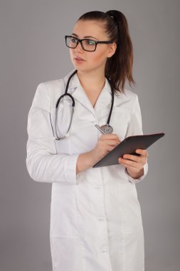 Sıkı hemşire ve notlar