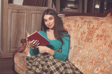 kadın kırmızı kitap