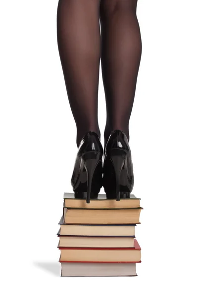 Jambes de femme avec des livres — Photo